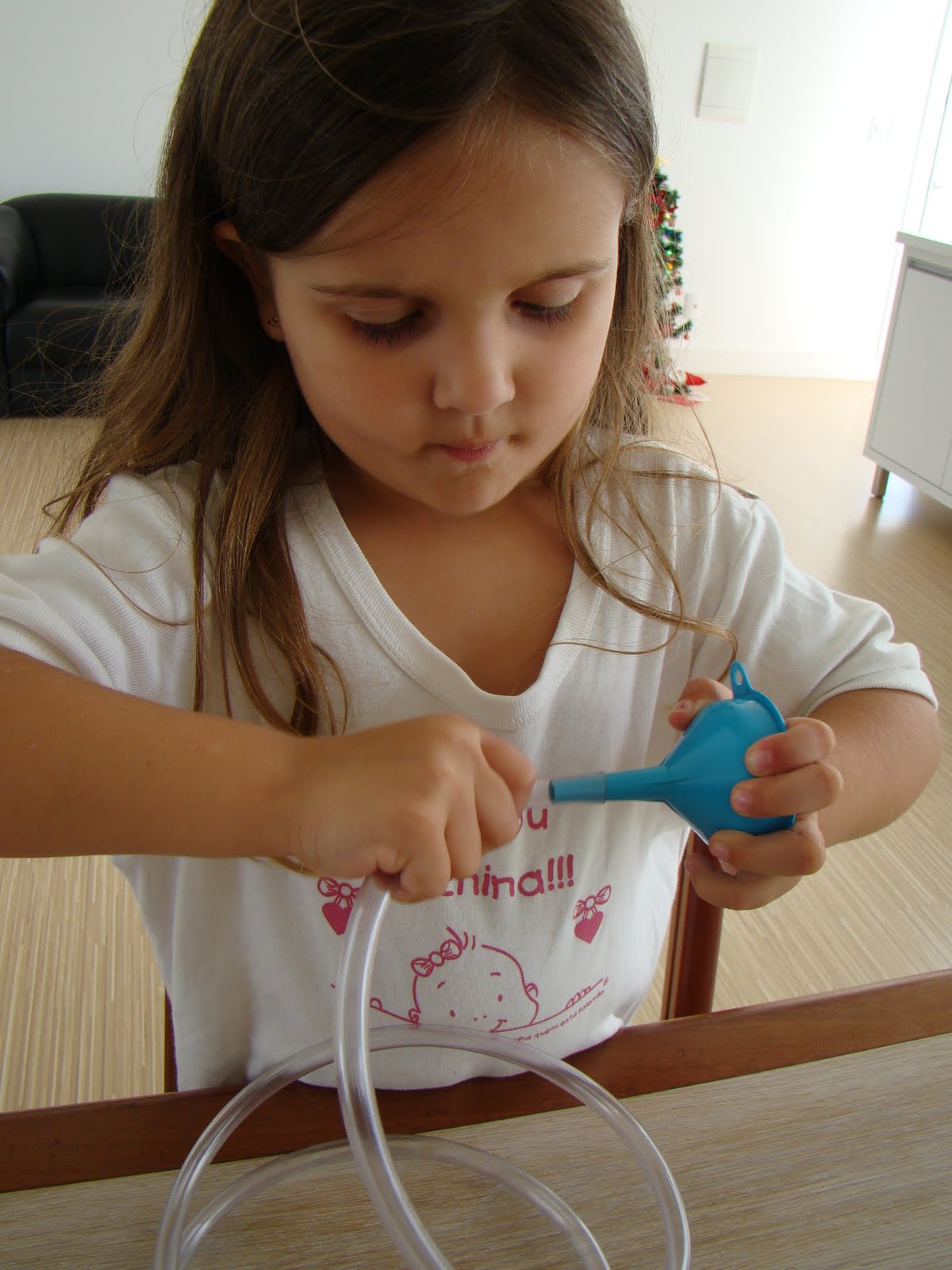 Dia da Criança - Boneca de Papel Jogo Hello Kitty com Vestidos para  recortar - Brinquedos de Papel
