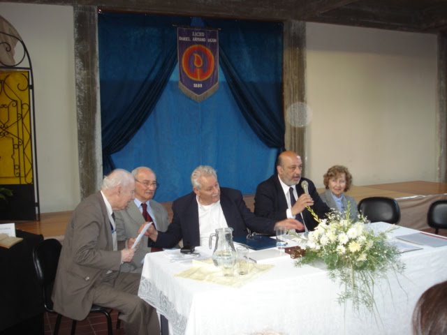 1º sesión de la ACADEMIA NACIONAL DE LETRAS en un liceo público del pais. 12 noviembre 2009