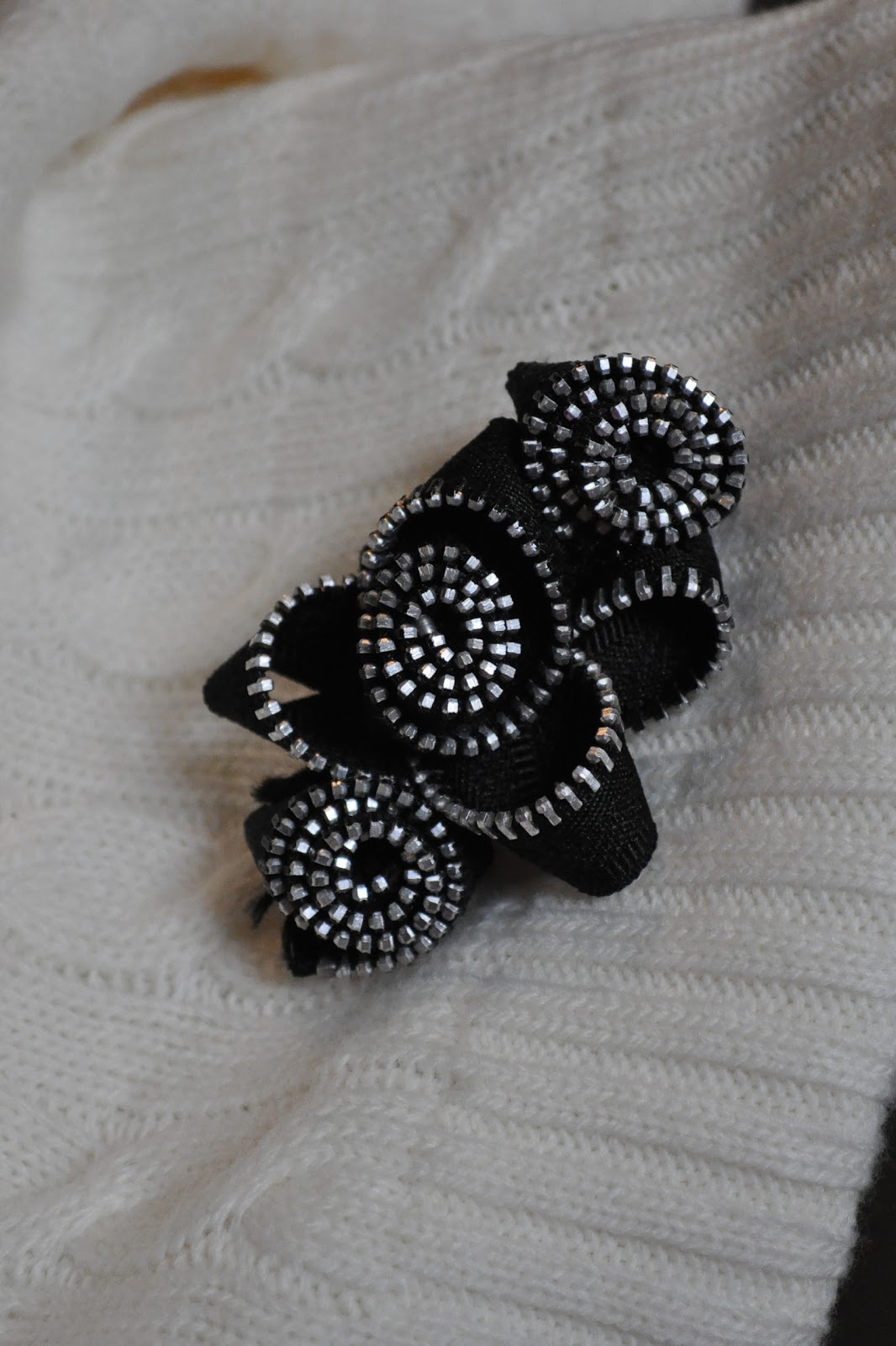 Twin Inspiration Zipper Accessories Tutorial