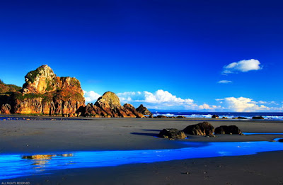 Beach With Rock And Blue Sky - Nature Photography Wallpaper beach, beach photography, beauty photography, rock, sky photography, wonderful photography, nature photography, pacific photography, ocean photography, ocean,