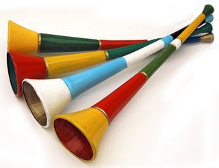 http://2.bp.blogspot.com/_sGDypK5k_cg/SjkfLJLiNUI/AAAAAAAAABE/okmBOjlsijo/s320/vuvuzelas1.jpg
