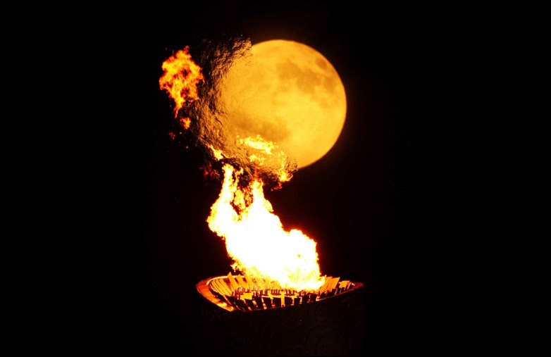 Way of the Woo Awesome Pic of the Moon on Fire