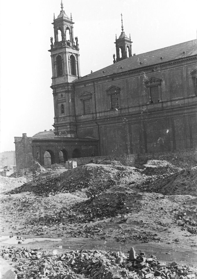 [Twarda+St.+Augustine's+church+amid+the+ruins+of+the+destroyed+Warsaw+ghetto-1.jpg]