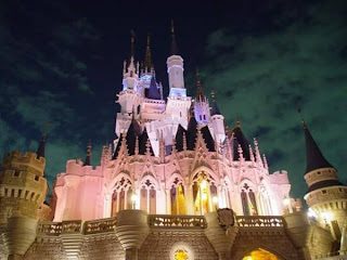 படம் பார்த்து கதை சொல்லுங்கள்,, Disney+castle