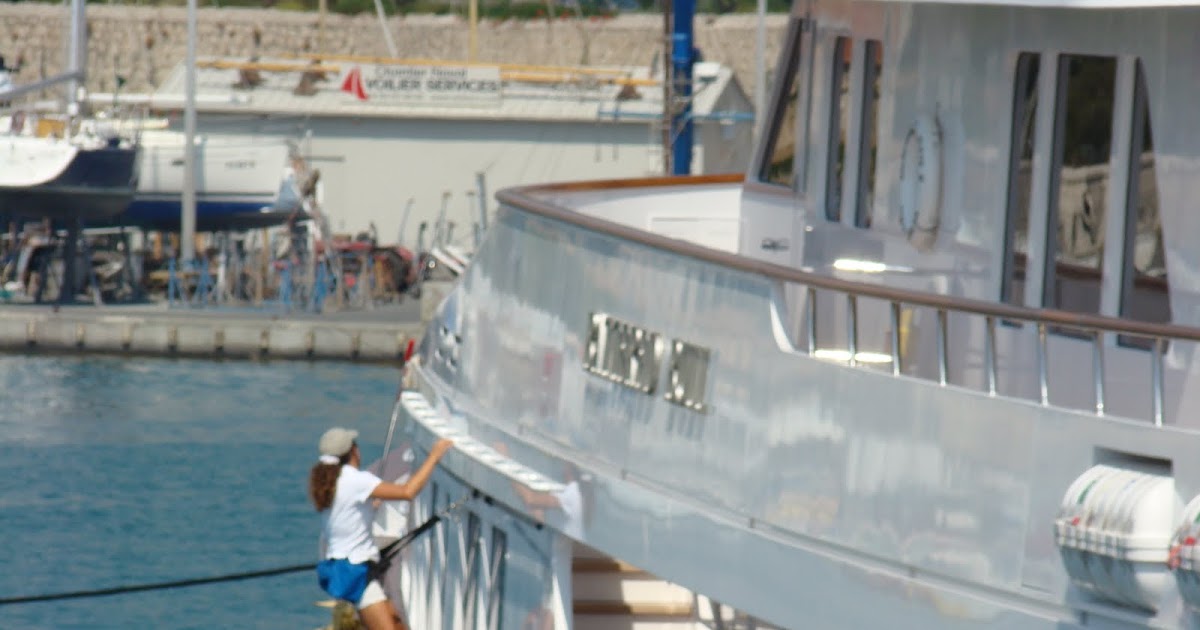 Battered Bull yacht, Builder: Feadship member Royal Van Len…