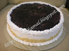 Blueberry Cheese Cake with Fresh Cream Frosting and Blueberry Topping