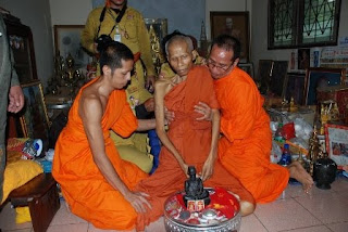 ฮือฮา !!! หลวงพ่อวัดท่ามะปราง มรณภาพ ระหว่างนั่งทำสมาธิ http://www.xn--42caj5do0aurb9a1e7aw0fygqf.com