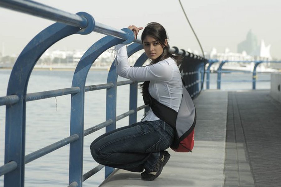 LATEST HOT IMAGES OF ILEANA FROM RECHIPO WITH NITIN