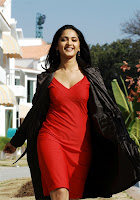 hot masala exy actress anushka hot exposing boobs navel