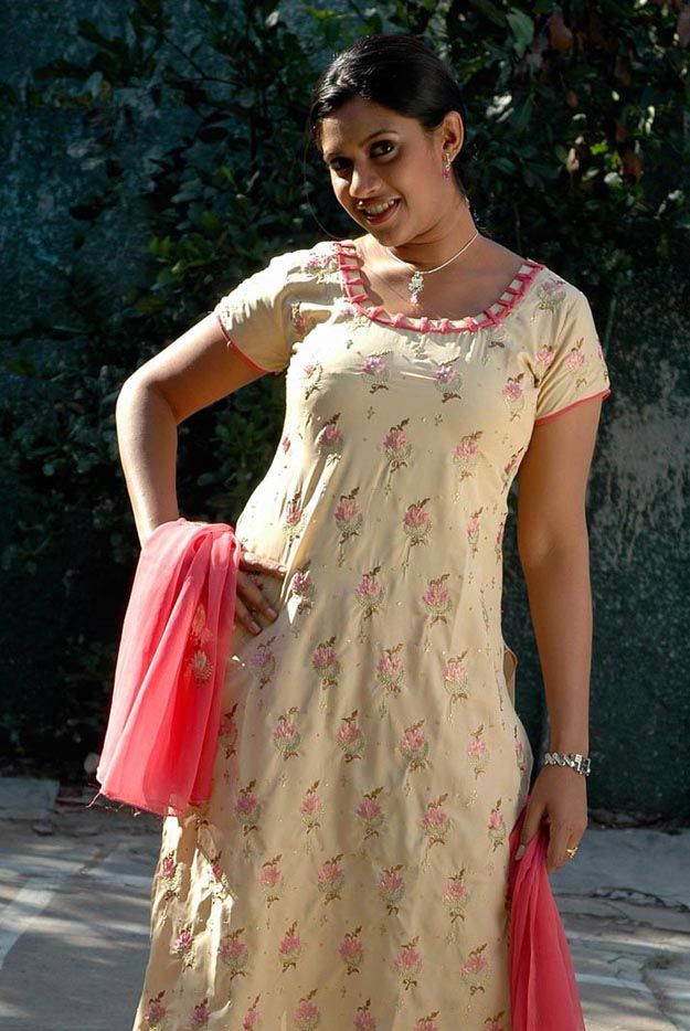 [malayalam-tele-serial-actress-meera-krishna-stills-9.jpg]
