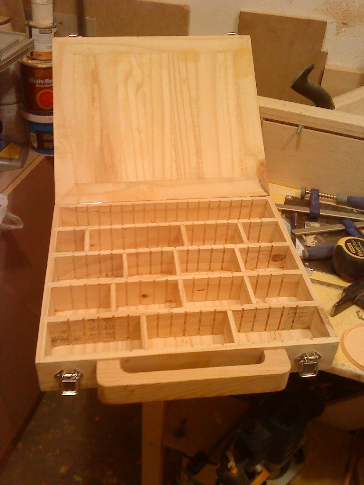 Ideas para carpinteria y muebles: Maleta organizadora de tornillería