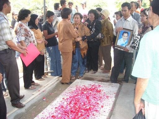 Jombang News Corner: Keluarga Korban Ryan Diantara ...
