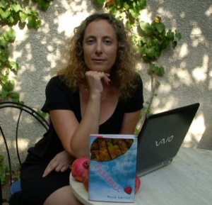 DeRaps Reads: Author Guest Post...