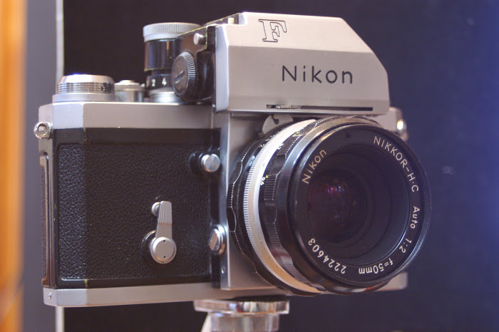 Nikon F con un viejo Photomic