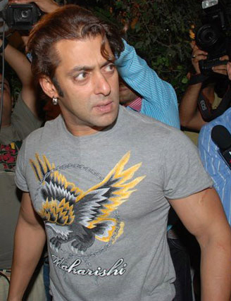 Salman Khan is again in the Salman Khan Birthday Party 2010 Pics. Salman Khan is again in the