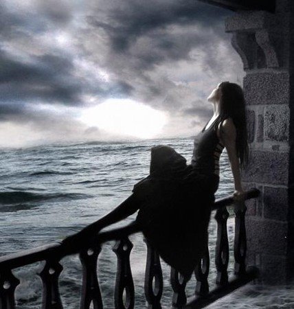 نقره لتكبير أو تصغير الصورة ونقرتين لعرض الصورة في صفحة مستقلة بحجمها الطبيعي