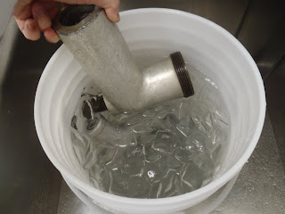 Chilling the grinder parts in ice-water