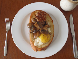 Our quenelle test: a small sausage patty and a fried egg both resting on an enormous piece of toast