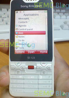 Sony Ericsson BeiBei in White Sony Ericsson BeiBei