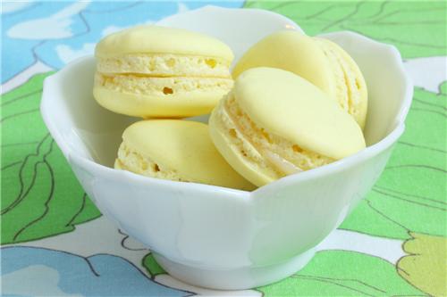 cute food photos - Lemon Mascarpone Macarons
