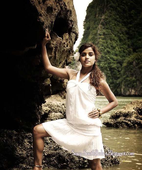 Actress Piaa Bajpai Hot DanceLatest Images gallery pictures Actress Piaa Bajpai Hot DanceLatest Images gallery pictures