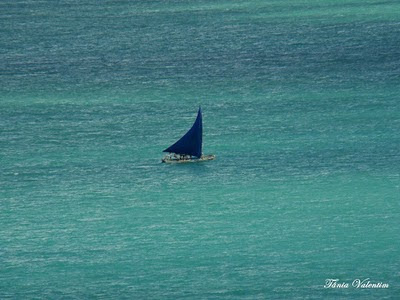 barco+azul+praia.jpg