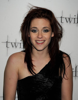  pretty smile, eh? Okay so I know that everyone hates Kristen Stewart.