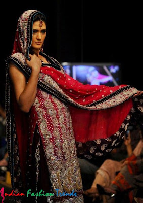 Karachi Fashion Week 2010 Model displaying salwar kl