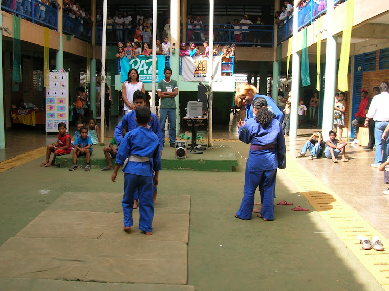 Apresentação de Judô nas escolas públicas. Olhares atentos de todos!