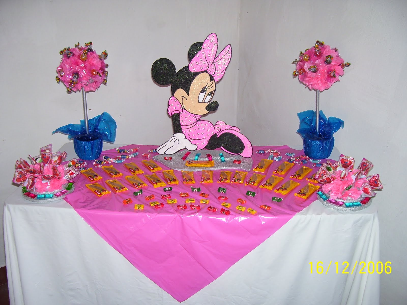Golosinero en Telgopor Minnie y Arbolitos porta-chupetines