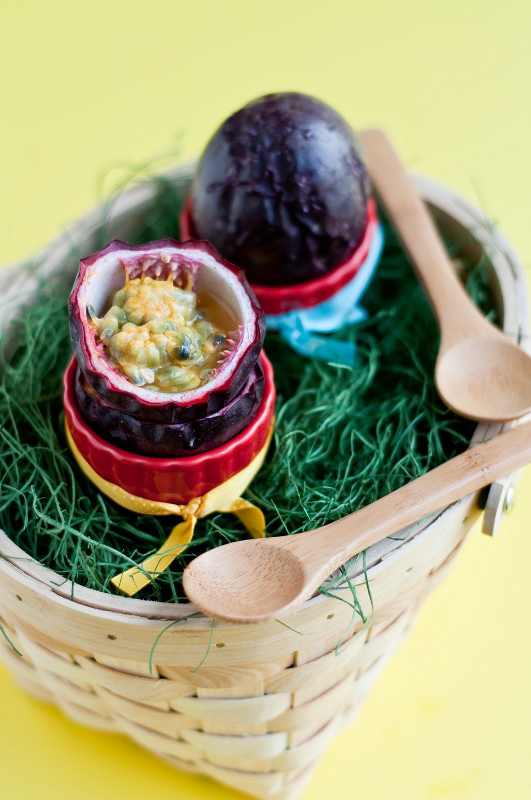 egg eating dinosaurs