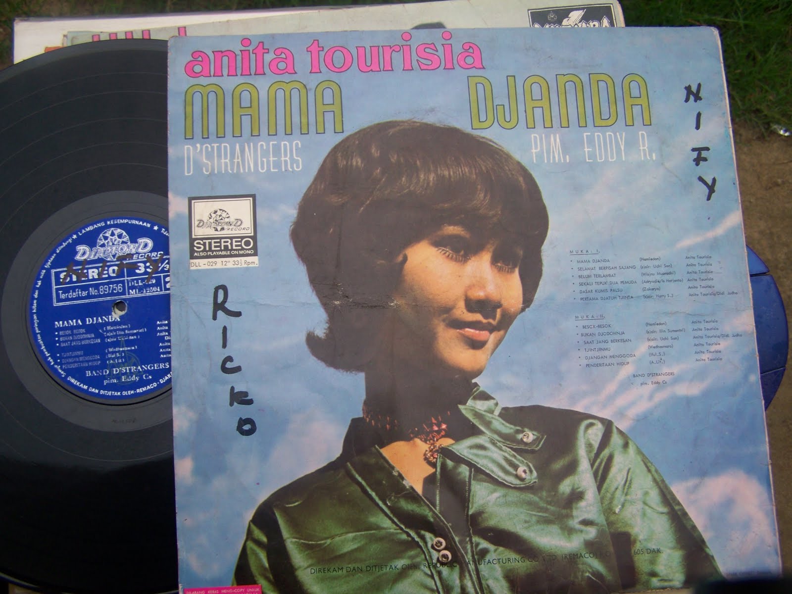 Musi Antik: Anita Tourisia, Mama Djanda