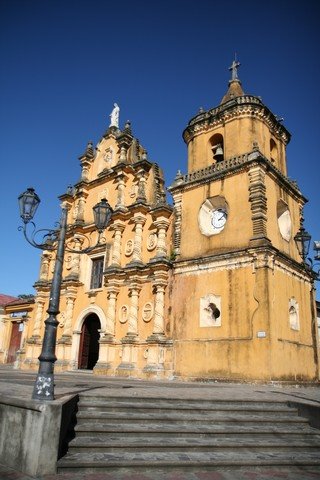 ÉGLISE  LA RÉCOLECCION,  COMMENCÉE AU 18eS.