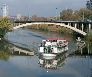 Barco fluvial Leyenda del Pisuerga