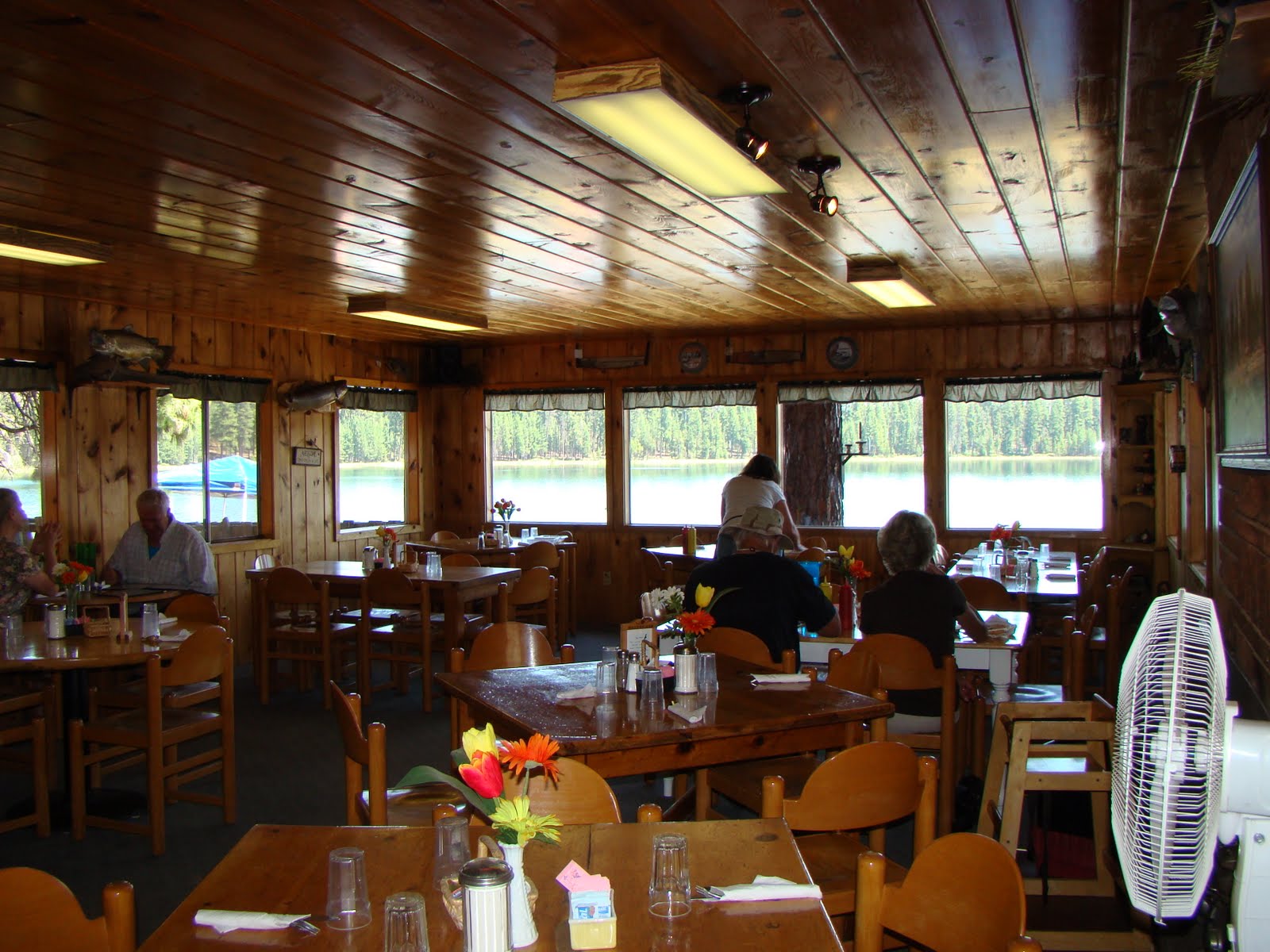 Central Oregon North Twin Lake, Twin Lakes Resort and Crane Prairie Resort