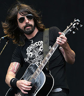 http://2.bp.blogspot.com/_t6cM1t1uZIA/TFEU2T758FI/AAAAAAAAC8g/dzqHi5AJY_g/s400/dave-grohl2-793161.jpg