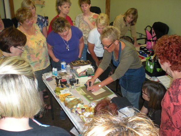 [demo+@+crafty+scrapper_001.JPG]