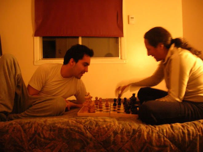jugando ajedrés