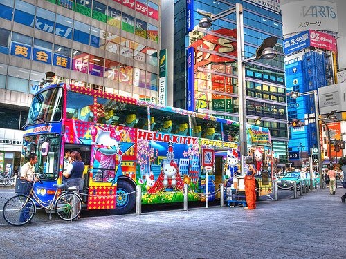 Buses con tematica "kawaii" en Japon 4467563213_c5f306bdf2+hello+kitty+bus+f-cc