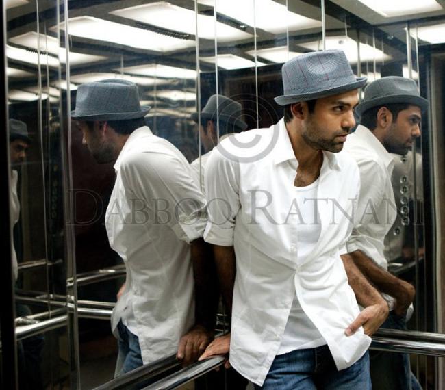 Neha+dhupia+kissing+abhay+deol