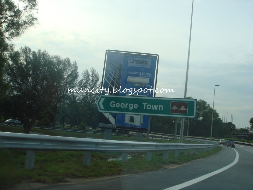 [penang+bridge+signboard+2.jpg]