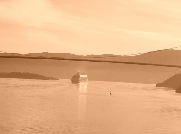 NORWAY - Entering the Bay near Bergen. / @JDumas