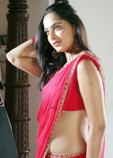 Anushka Wet  very rare exposing  Sexy mode