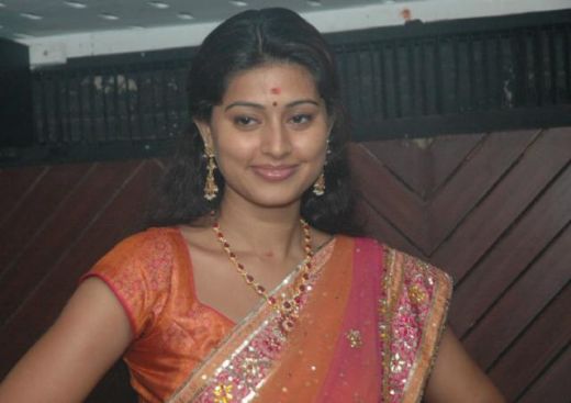 sneha in saree hot pic 