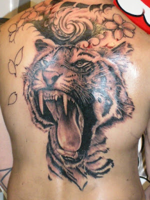 tiger tattoo on back. Diposkan oleh gabrielcomot di 9:26 AM