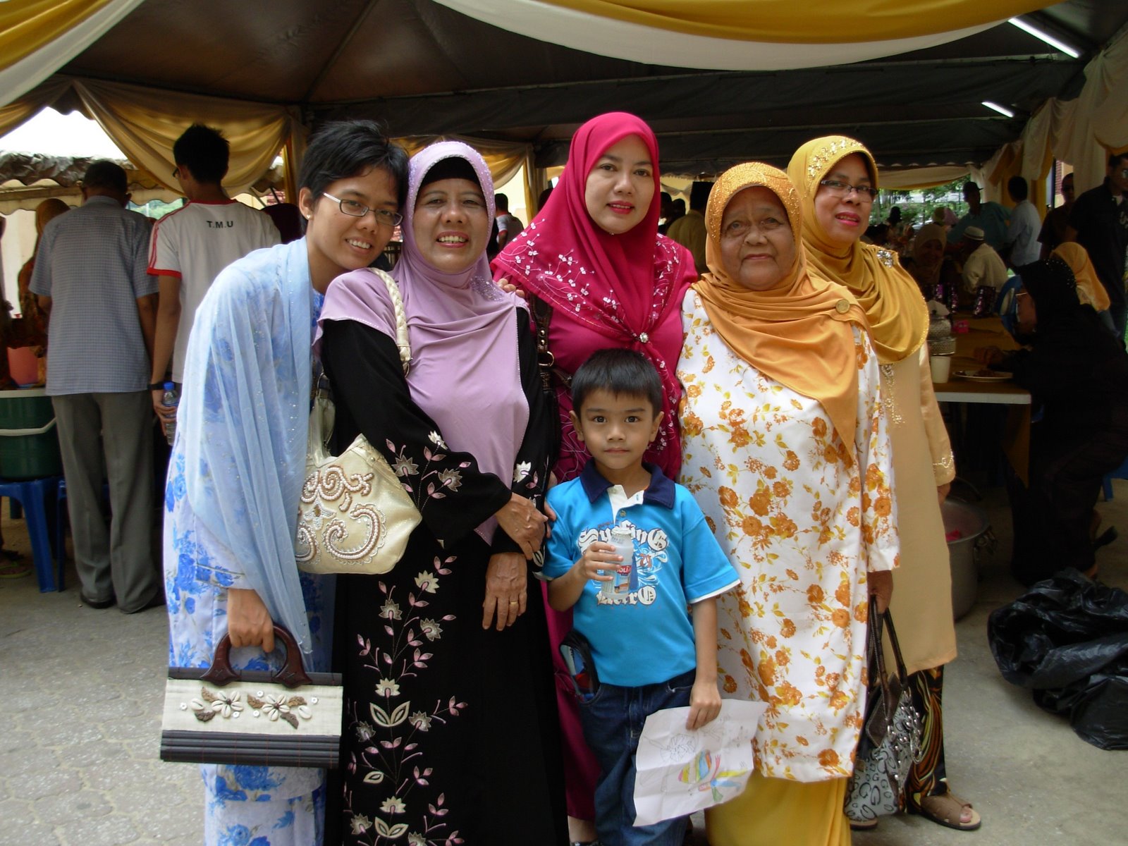 [KENDURI+W+HUDA.JPG]