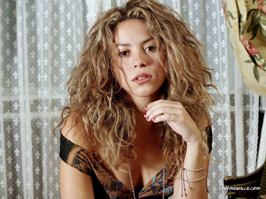 Online News Blog: Shakira New Hot Wallpapers | World Best News Blog