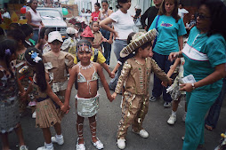 DESFILE DE TRAJE RECICLABLE - B/MANGA