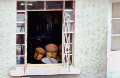 [vizinho-baterista.jpg]