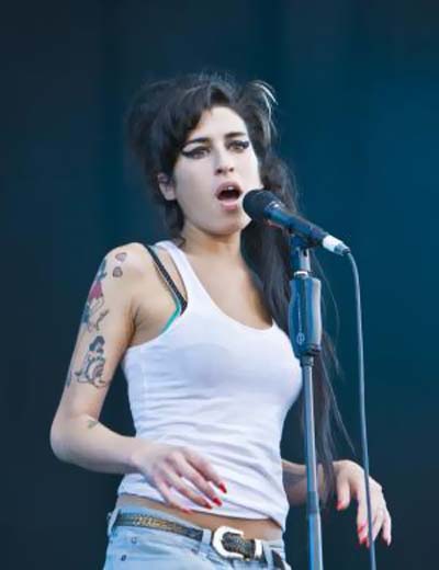 [amy_winehouse_f_001.jpg]